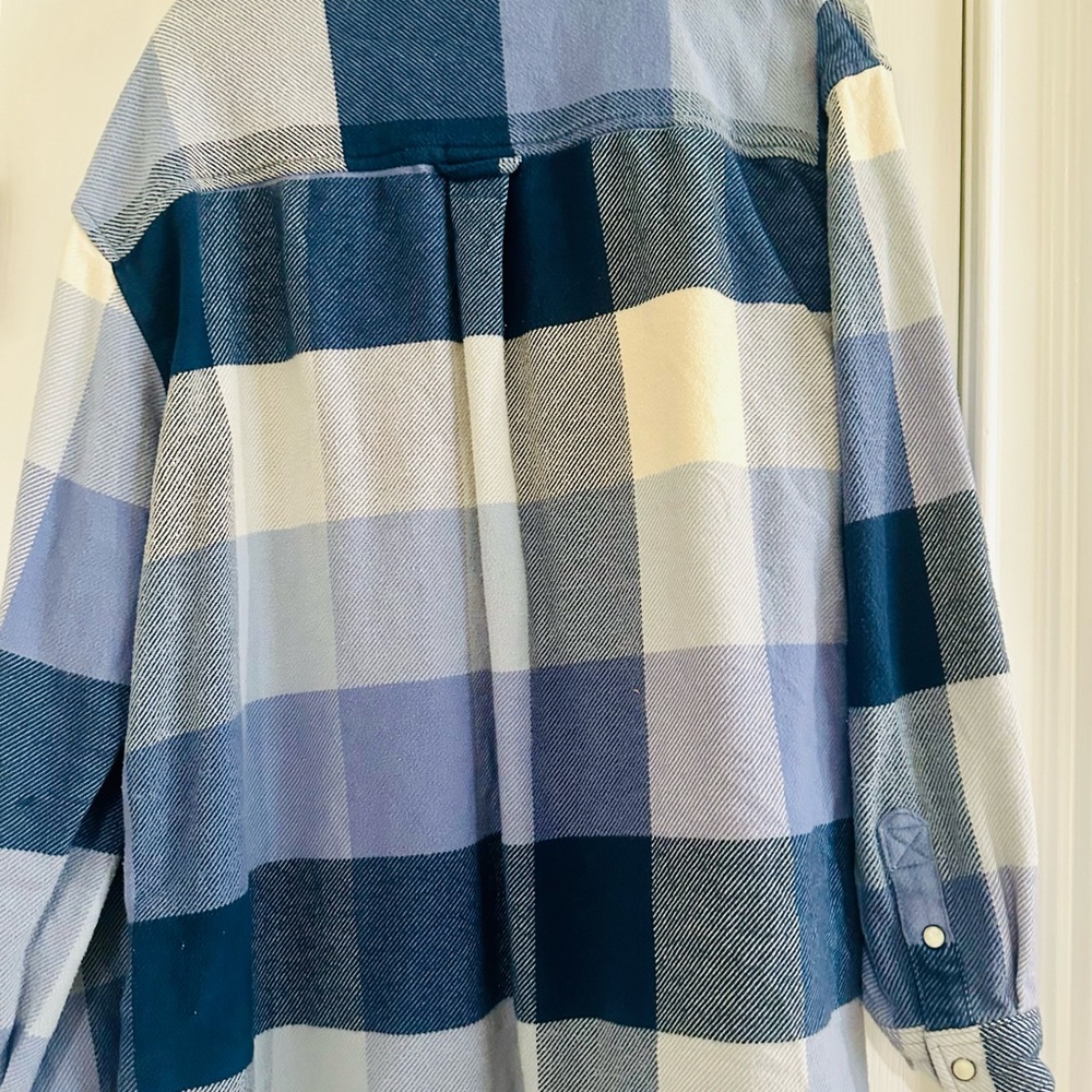 Ladies Shacket - Picture 2 of 4